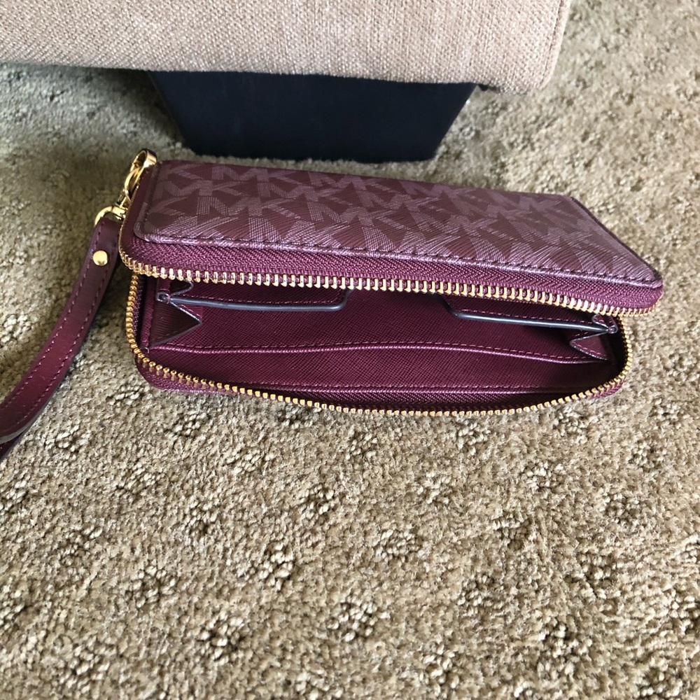 Michael Kor Wristlet - Picture 7 of 7